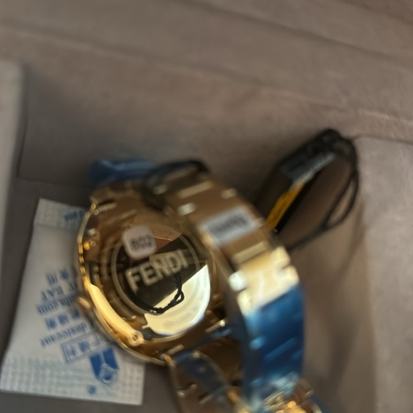 Fendi Gold Momento Ladies Watch
Model F211434000 NEW - Picture 8 of 9